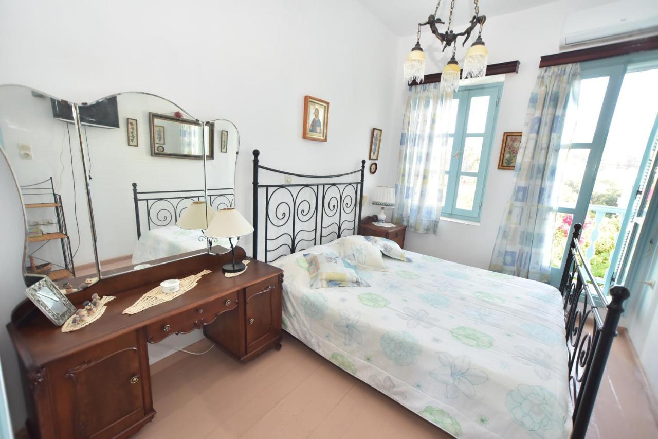 Traditional House By The Sea Mandrákion Exterior foto