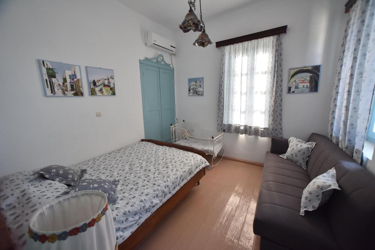 Traditional House By The Sea Mandrákion Exterior foto