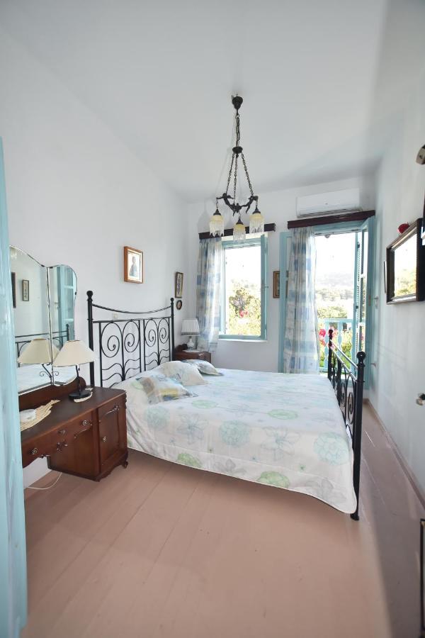 Traditional House By The Sea Mandrákion Exterior foto